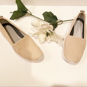 Woman’s Cole Haans Grand OS Size 9